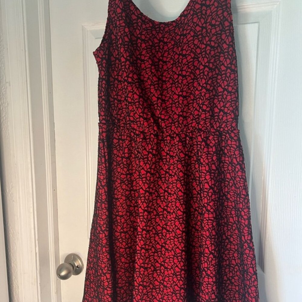 Spoiled Red and Black Leaf Pattern Midi Dress